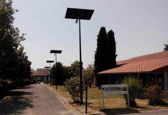 Au centre d' Agen, le soleil fait la lumière la nuit