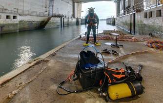 Métiers du nautisme : scaphandrier.e travaux publics